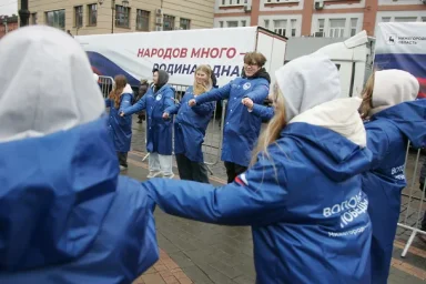 Народу много, а Родина одна
